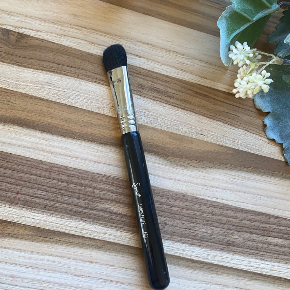 Sigma Large Fluff Brush E50